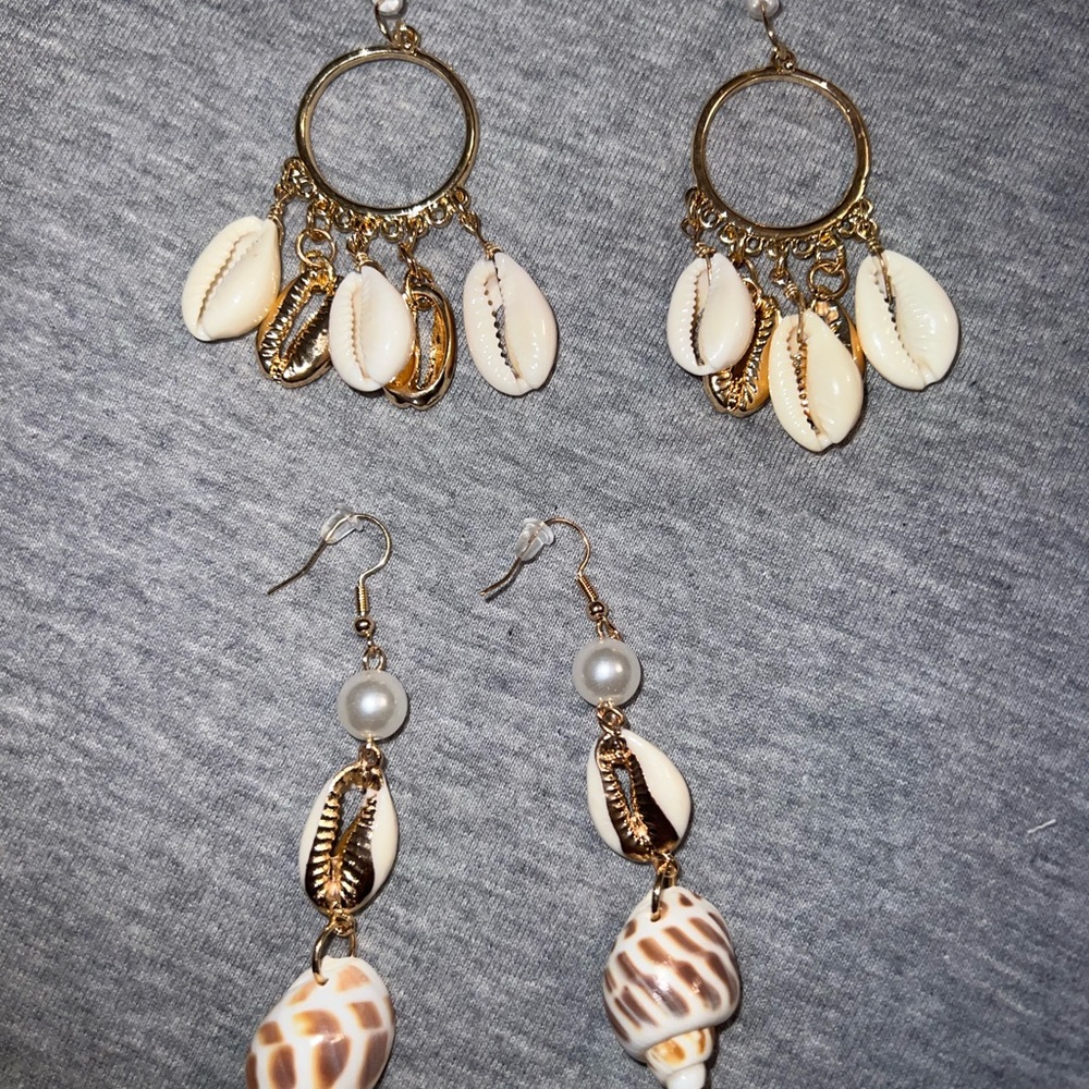 2 Pairs of Shell Dangle Earrings